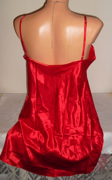 Cervena satenova kosielka, l