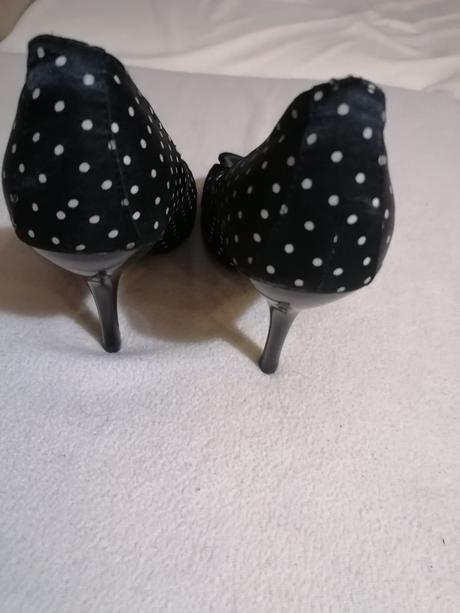 Bodkované lodičky, 36