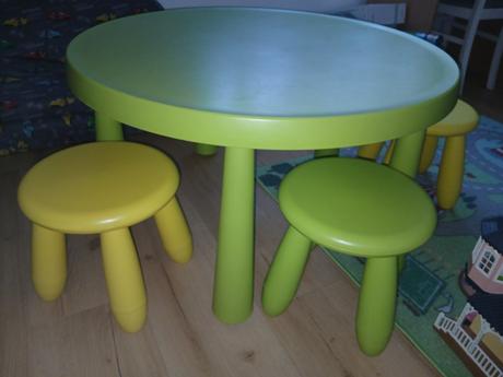 Stolík mammut + 3 stoličky,