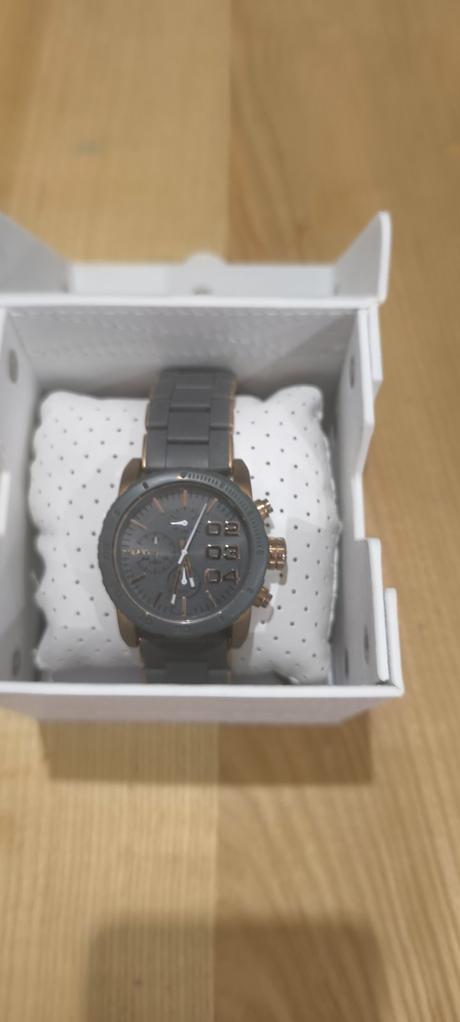 Hodinky diesel, diesel