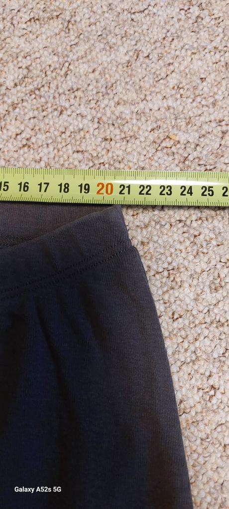 Tepláky zn. defacto, 92