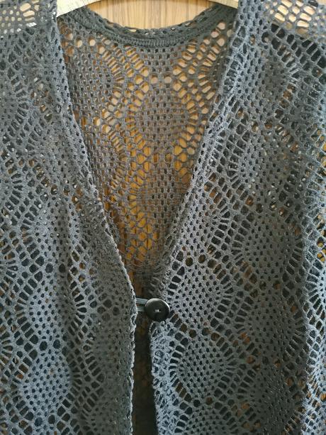 Dierkovaný svetrík, l