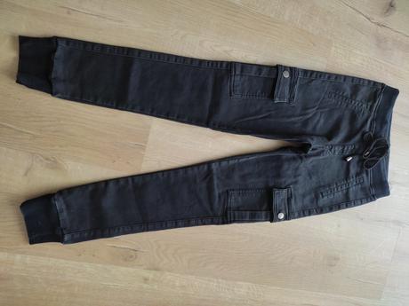 Čierne kapsace goodies, 34