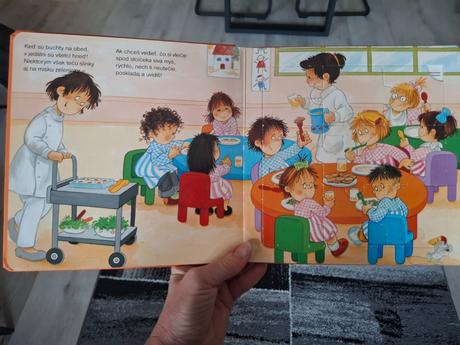 Knizka o skolke s versikmi a puzzle, 