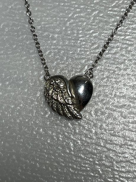 Strieborný náhrdelník srdce s krídlom, 