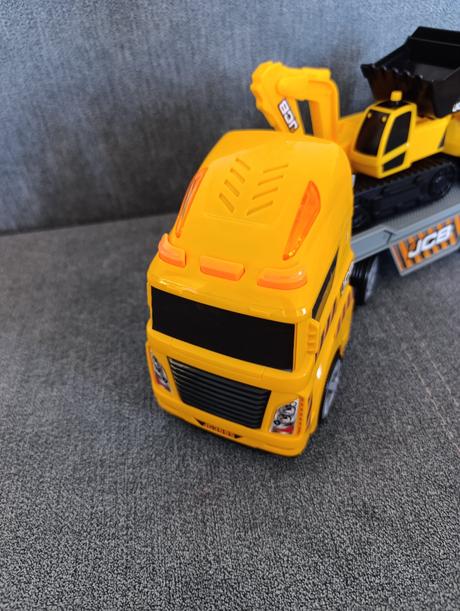 Jcb ťahač s pracovnými strojmi, 