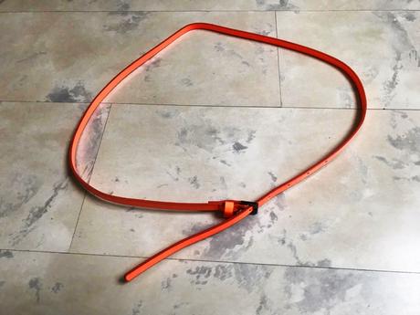 Tenký neónkový opasok, 