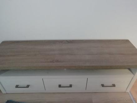 Tv stolik alebo na papuce a sedenie do chodby, 