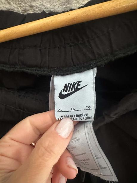Kraťasy darujem k objednavke, nike,m