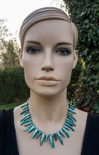 Pružný tyrkysový náramok,