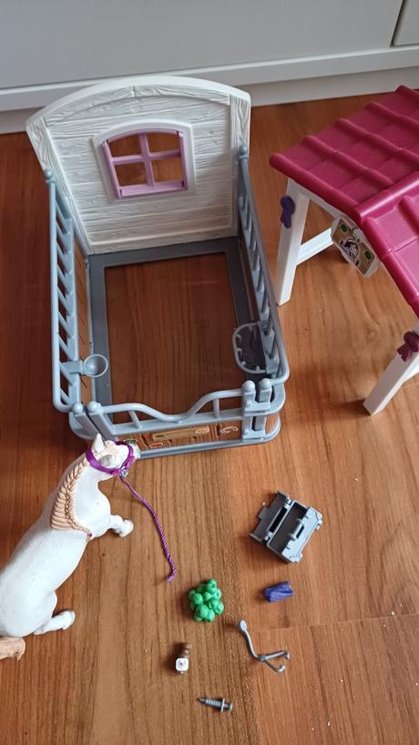 Schleich kone stajňa  42368, 