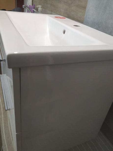 Umývadlo so skrinkou do kúpeľne, 