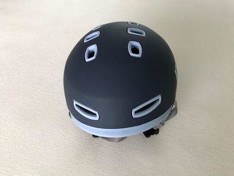 Lyziarska prilba pret lyric, s