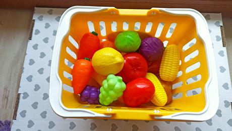 Box plný hračiek a stolička v 1, tučniak, 