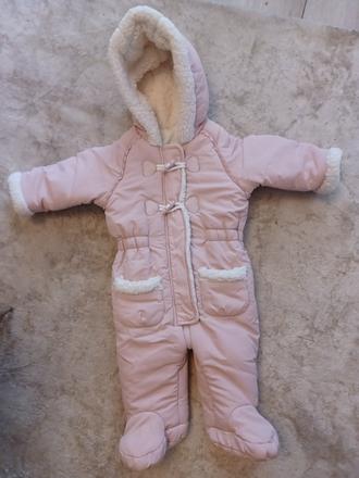 Ružová kombineza, 68