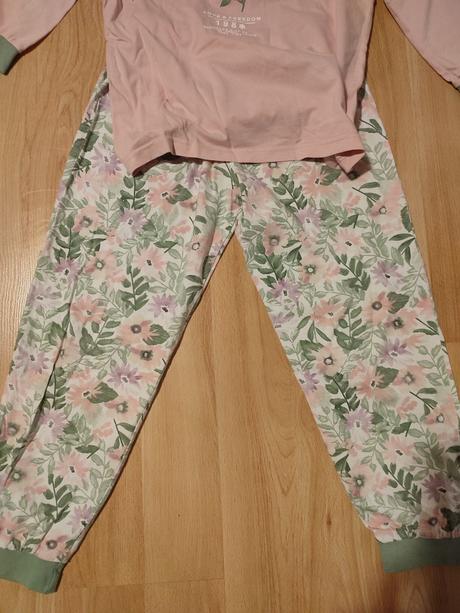 Pyzamo, slovenka,146