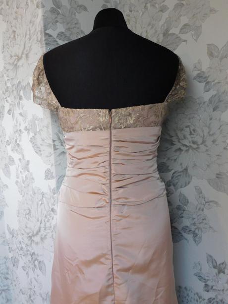 Kvalitne slavnostne saty, 38