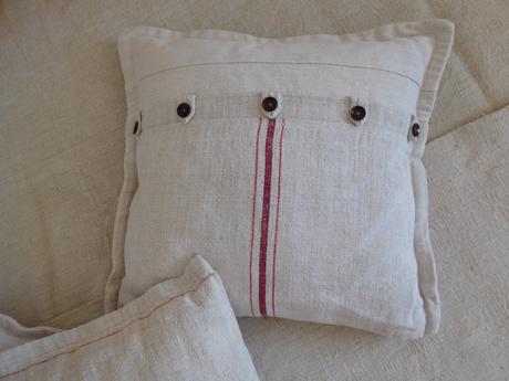 Vankúše menšie , vačšie, podlhovasté,, 