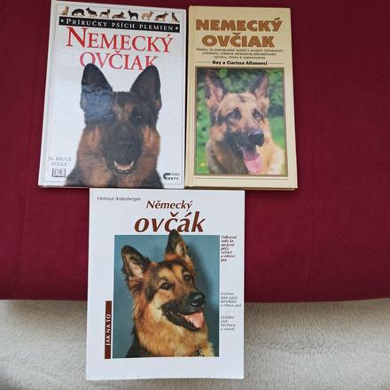 Balík knih nemecký ovčiak,