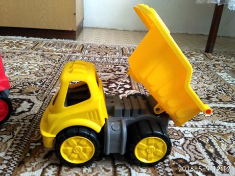 2ks kvalitné väčšie autá pre menšie deti, 