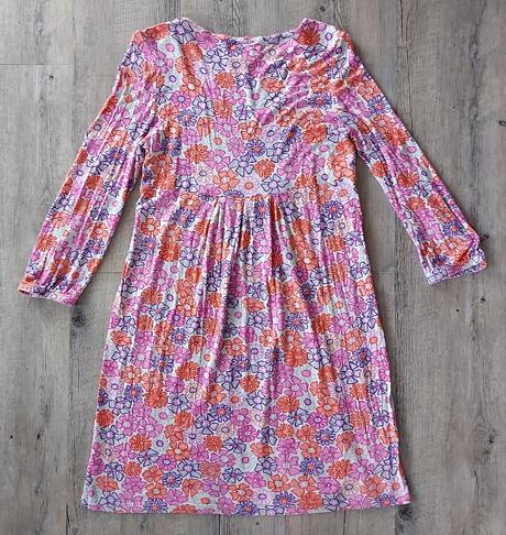 Kvetinové šaty, 38