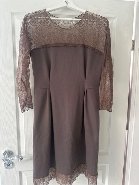 Čipkované šaty, 38