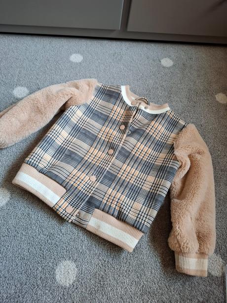 Bomberka-bundička, reserved,110