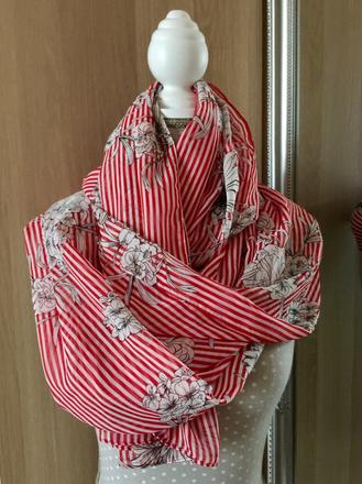Šatka s červenými pásikmi a kvetmi, orsay