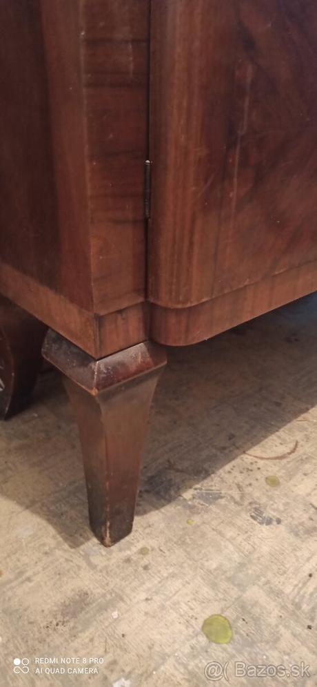 Starožitná skrinka,