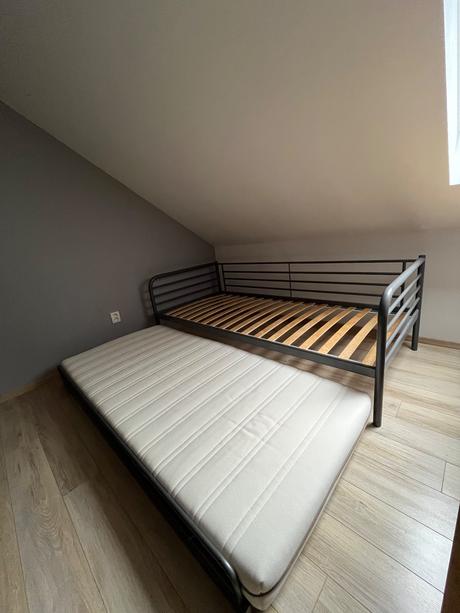 Ikea rozkladacia kovová posteľ, šírka (cm): 90,dĺžka (cm): 200