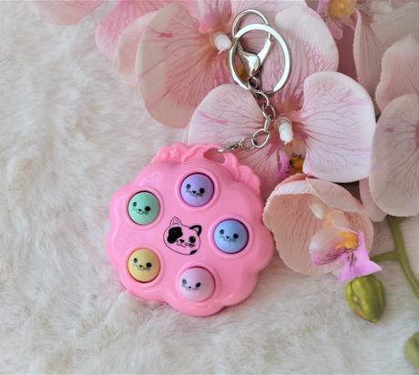 Kľúčenka na štýl pop-it, 