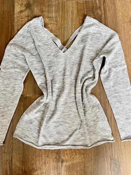 Dámsky sveter s v výstrihom a prekríženým chrbtom, amisu,xs