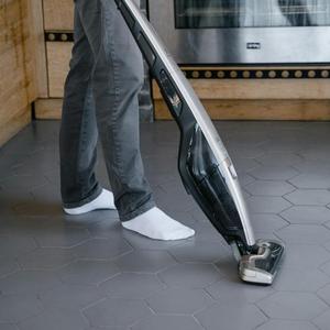 Ako často vysávate a umývate zem?