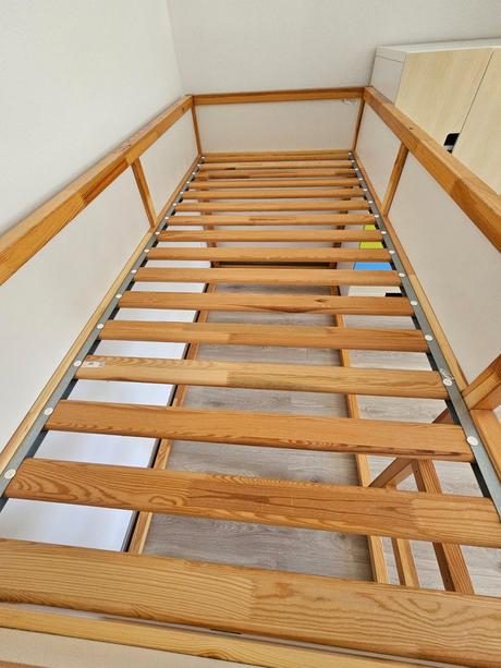 Ikea kura posteľ, šírka (cm): 90,dĺžka (cm): 200