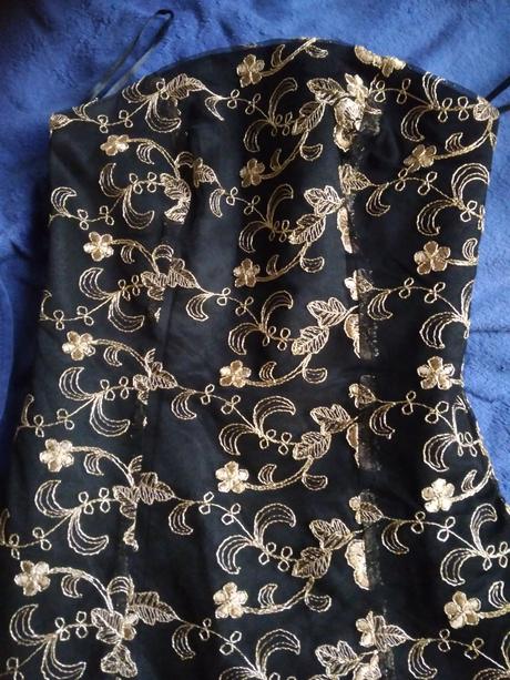 Dlhe spoločenské šaty, 36