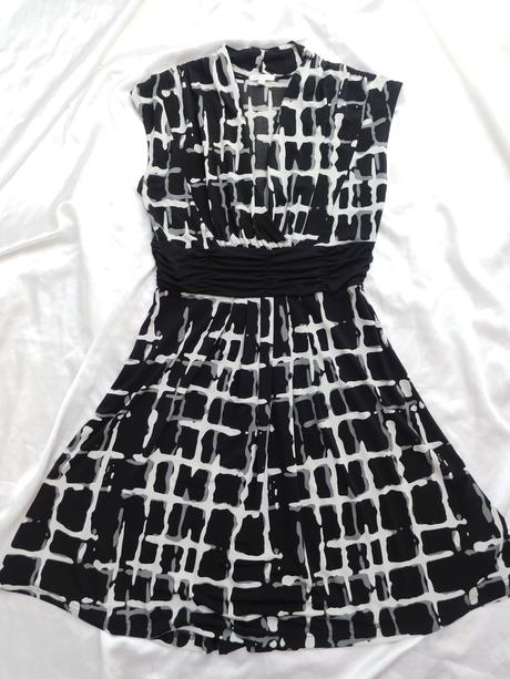 Pekne kvalitne šaty, 36