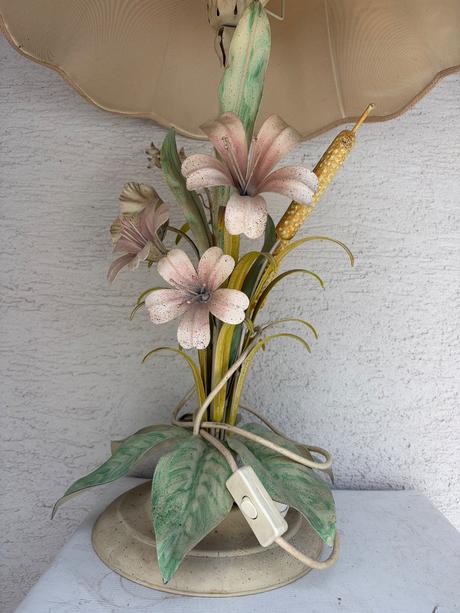 Unikatna 85 cm velka stojaca vintage kovova lampa,