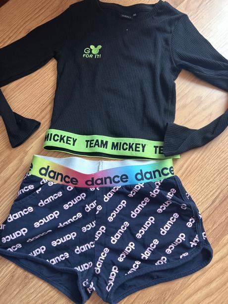 Tričko a kraťasy 8-9 r, 134