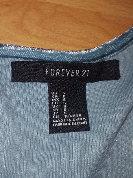 Zamatove saty forever 21, s