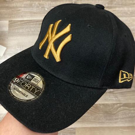 Šiltovka new era čierno-zlatá ,len odskúšaná nová, 