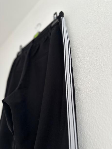 Nohavice so strieborným pásikom, takko,m