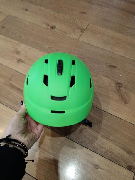 Lyžiarska prilba, s