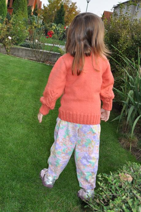 Ručná práca - marhuľkový sveter, 104