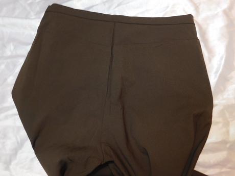 Closed damske kvalitne nohavice, 38