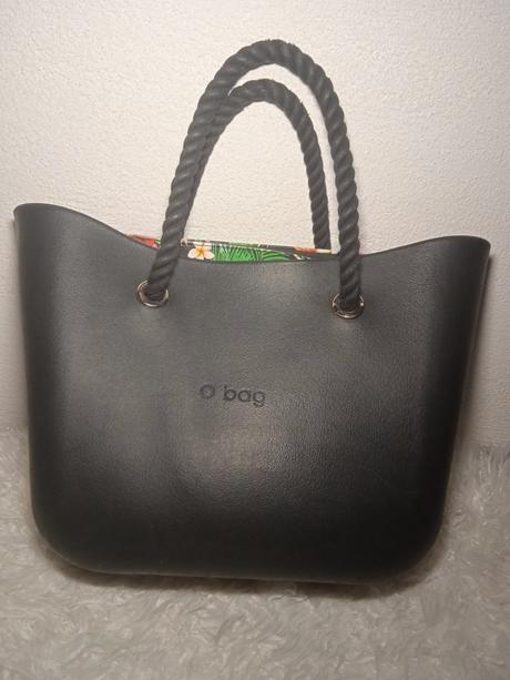 Kabelka s nápisom obag, 