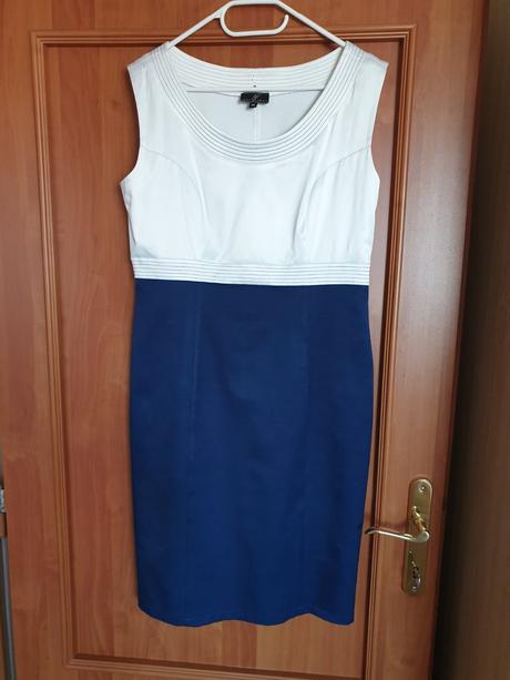 Tmavomodré slávnostné šaty, 40