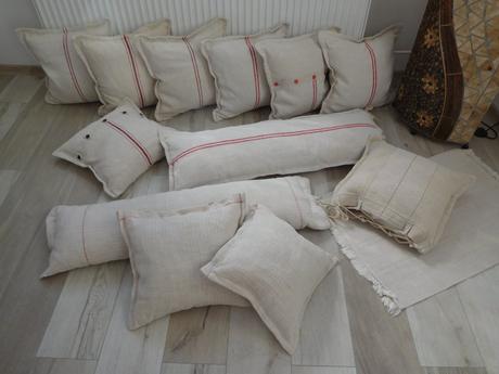 Vankúše menšie , vačšie, podlhovasté,, 