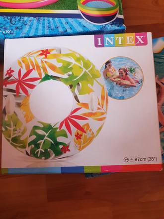 Koleso,nafukovacka+bazen za 10e set, 