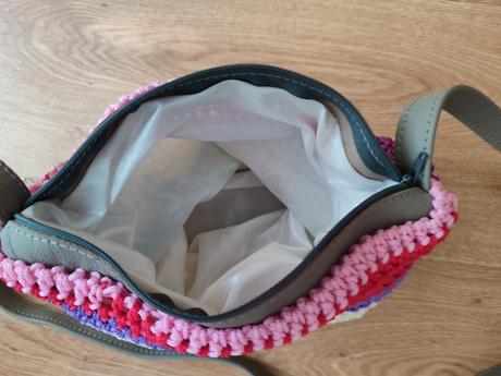 Háčkovaná kabelka, 
