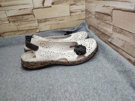 Rieker 42 - dámske dierkované kožené našuchovačky, rieker,42